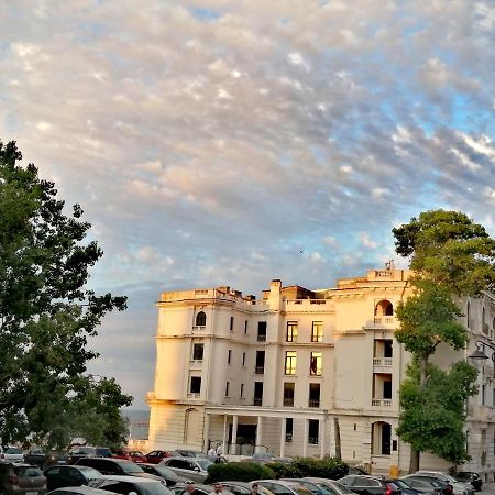 La Eluta Cazino Apartment Constanta Bagian luar foto