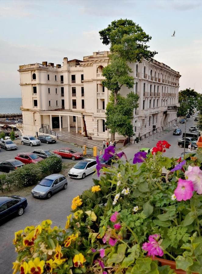 La Eluta Cazino Apartment Constanta Bagian luar foto